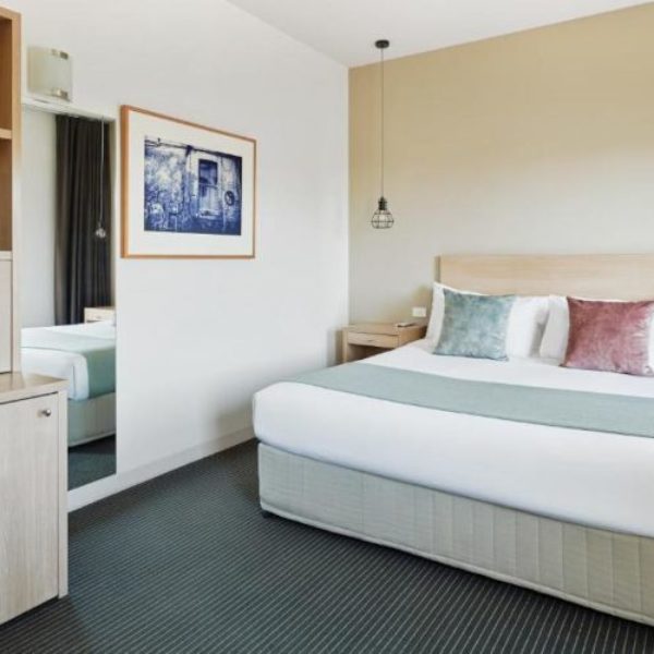 Saint Kilda Beach Hotel Bedroom